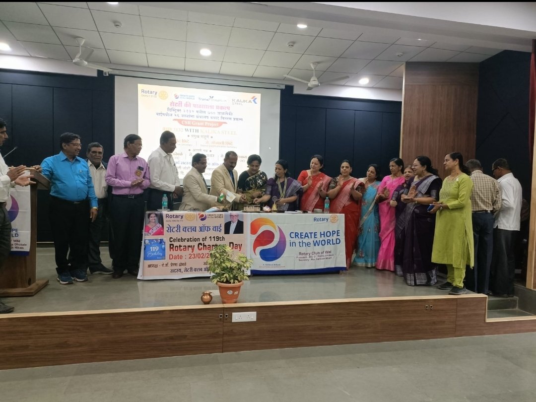 रोटरी की पाठशाला प्रोजेक्ट दृष्टी अंतर्गत २५शाळांना ग्रंथालय कपाट आणि पुस्तकांची भेट.