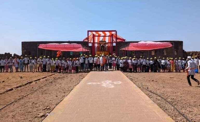 ‘सारथी’ संस्थेमार्फत ४७ गड-किल्यांची स्वच्छता