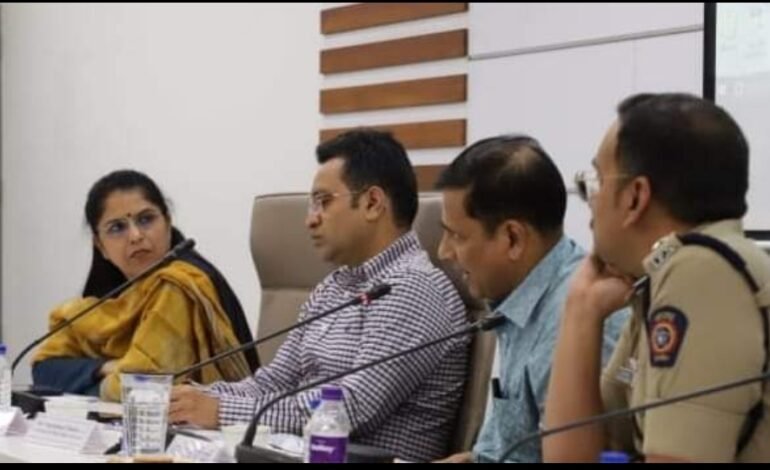 जिल्ह्यात अवैध धंदे रोखण्यासाठी धडक कारवाई करा – जिल्हाधिकारी डॉ. सुहास दिवसे