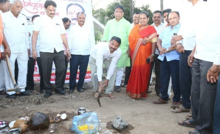 बुद्धविहाराकडे जाणारा रस्ता हा विकास व शांतीचे प्रतीक