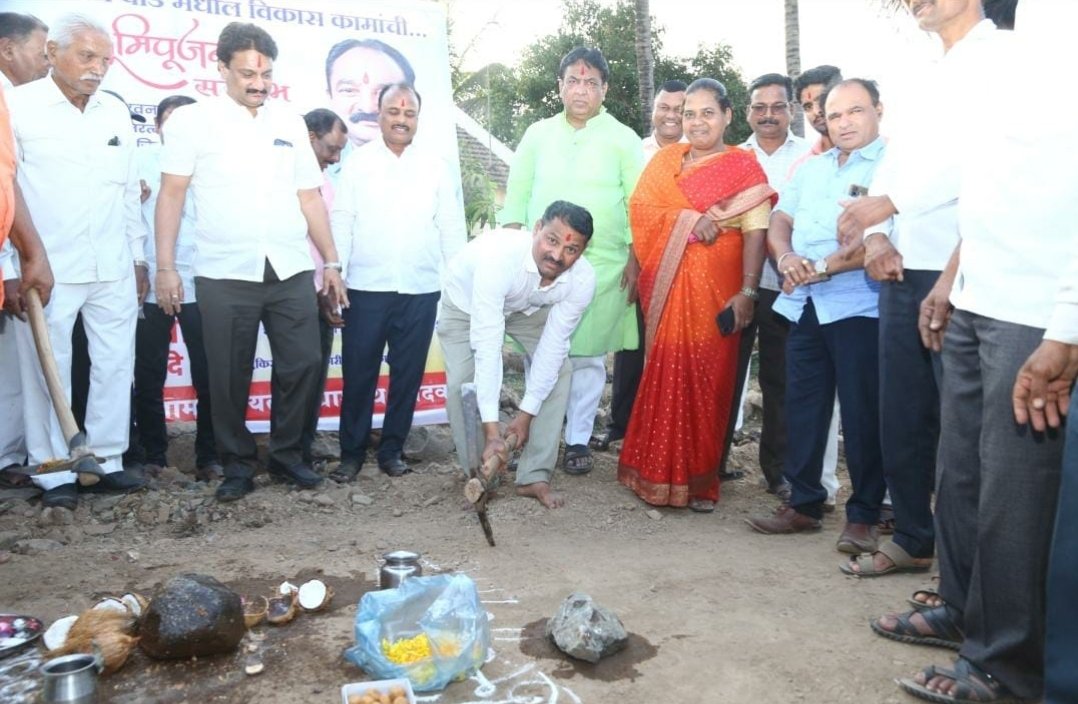 बुद्धविहाराकडे जाणारा रस्ता हा विकास व शांतीचे प्रतीक