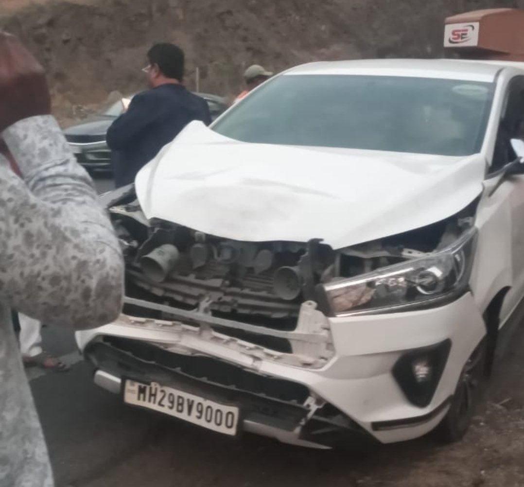 खांबाटकीच्या बोगद्यात केंद्रीय मंत्री रामदास आठवले यांच्या गाडीचा अपघात