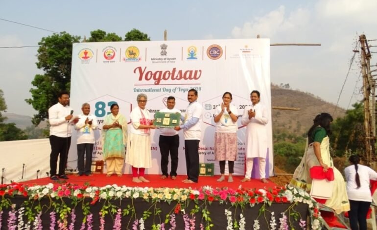 नॅशनल इन्स्टिट्यूट ऑफ नॅचरोपॅथी, पुणे यांच्या अंतर्गत निसर्ग साधना केंद्र (आदिवासी प्रकल्प), गोहे बुद्रुक येथे आंतरराष्ट्रीय योग दिनाच्या 83 वा काउंटडाऊन साजरा