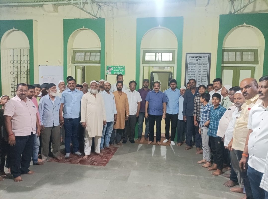 आ.मकरंद पाटील यांनी रमजान सणानिमित्त भुईंज ता. वाई येथील जामा मशिदीमध्ये मुस्लिम बांधवांशी साधला संवाद