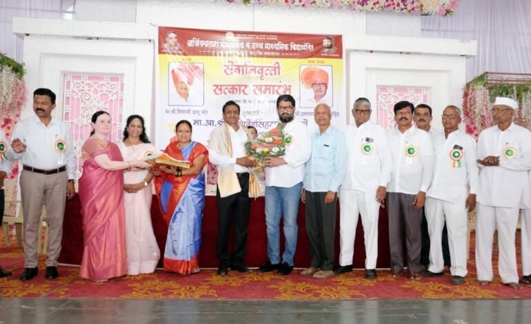 प्राचार्य शिवाजीराव मोरे व शाळा सेवक दत्तात्रय मोहिते यांचा सेवानिवृत्ती सत्कार आ. श्रीमंत छ.शिवेंद्रसिंहराजे भोसले यांच्या हस्ते संपन्न