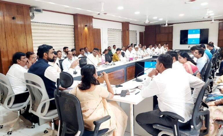 मतदानाचा टक्का वाढविण्यासाठी विशेष पथके स्थापन करावी – जिल्हा निवडणूक अधिकारी जितेंद्र डुडी