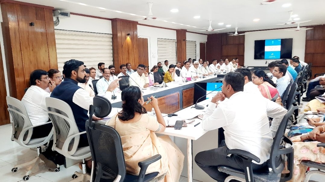 मतदानाचा टक्का वाढविण्यासाठी विशेष पथके स्थापन करावी – जिल्हा निवडणूक अधिकारी जितेंद्र डुडी