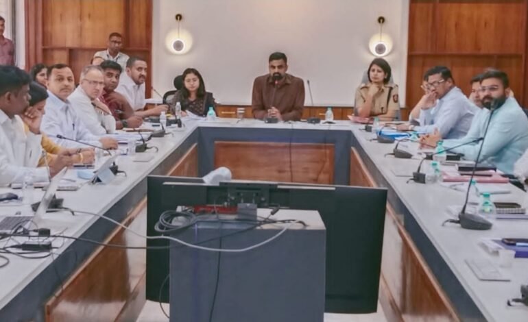 मान्सूनच्या पार्श्वभूमीवर संभाव्य पूर आणि दरडप्रवण क्षेत्रात खबरदारीच्या सर्व उपाययोजना तयार ठेवा – जिल्हाधिकारी जितेंद्र डुडी