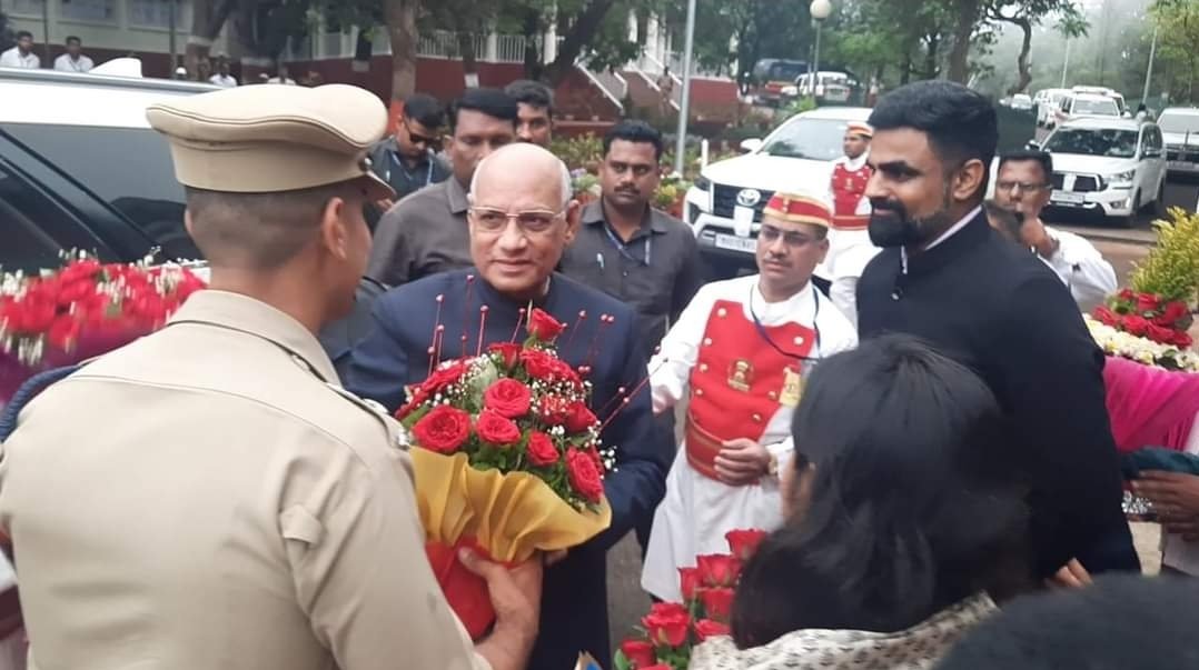 राज्यपाल रमेश बैस यांचे महाबळेश्वर येथे आगमन जिल्हाधिकारी जितेंद्र डुडी यांनी केले प्रशासनाच्यावतीने स्वागत