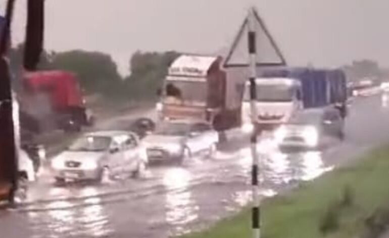 बेजबाबदार महामार्ग प्राधिकरणाच्या विरोधात आंदोलन उभारणार.. भुईंज प्रेस क्लबचे जेष्ठ मार्गदर्शक महेंद्रआबा जाधव यांचा जिल्हा प्रशासनास इशारा..