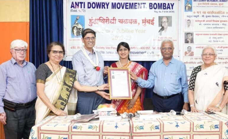 डॉ.शंतनु अभ्यंकर यांना सेवाव्रती डॉक्टर पुरस्कार प्रदान