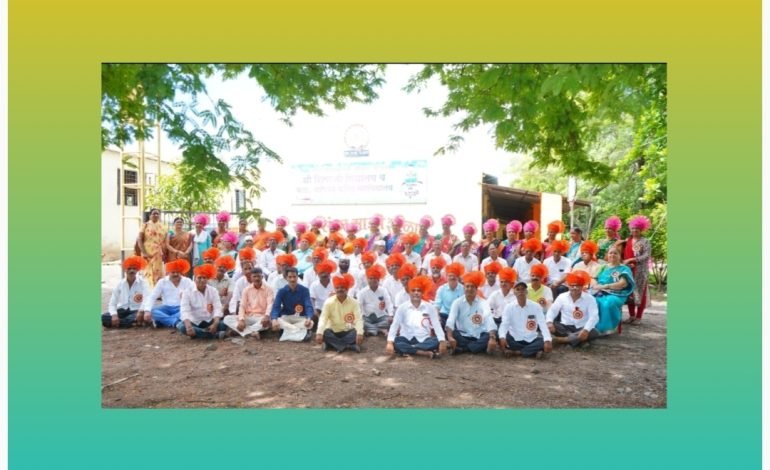 चार दशकानंतर शिवाजी विद्यालय सुरूर येथे रंगला स्नेहमेळावा.