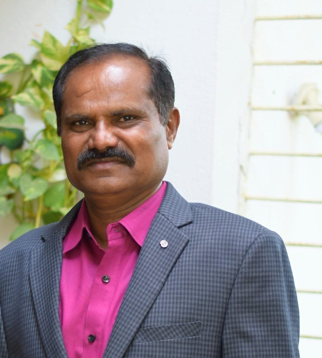 दुबई येथे होणाऱ्या पहिल्या विश्व मुक्त सृजन मराठी साहित्य संमेलनाच्या स्वागताध्यक्ष पदी उद्योजक डॉ.डी.एस.काटे यांची निवड