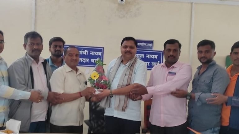 व्याहळी कॉलनी व एकसर गावच्या ग्रामस्थांकडून नुतन नायब तहसीलदार अतुल मर्ढेकर यांचे अभिनंदन.