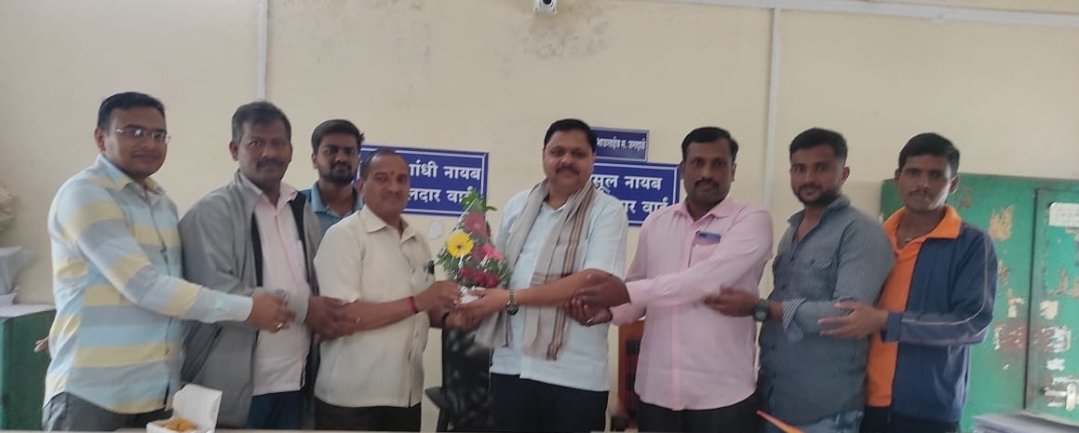 व्याहळी कॉलनी व एकसर गावच्या ग्रामस्थांकडून नुतन नायब तहसीलदार अतुल मर्ढेकर यांचे अभिनंदन.