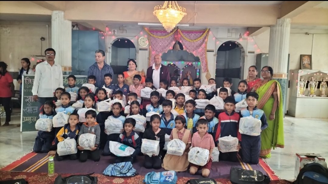 झवेरी सेठना यांच्याकडून वाई तालुक्यातील पश्चिम भागातील शालेय विद्यार्थ्यांना दातृत्वाची तपपुर्ती.