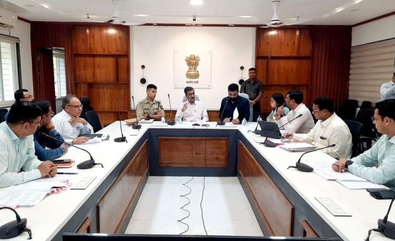 पालकमंत्री शंभूराज देसाई यांनी घेतला अतिवृष्टीचा आढावा, प्रशासकीय यंत्रणांनी 24X7 सतर्क राहण्याचे निर्देश