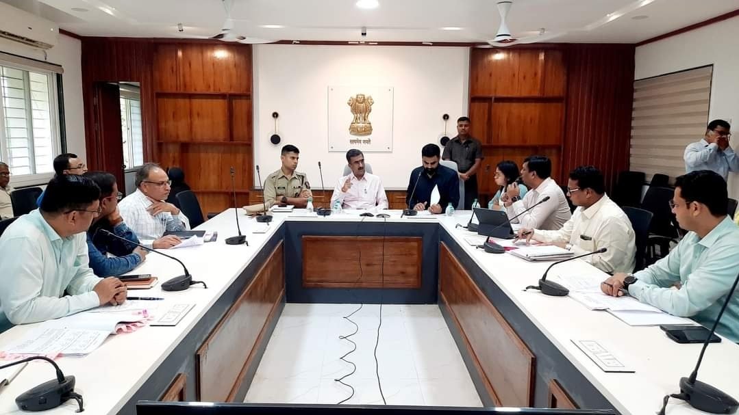 पालकमंत्री शंभूराज देसाई यांनी घेतला अतिवृष्टीचा आढावा, प्रशासकीय यंत्रणांनी 24X7 सतर्क राहण्याचे निर्देश