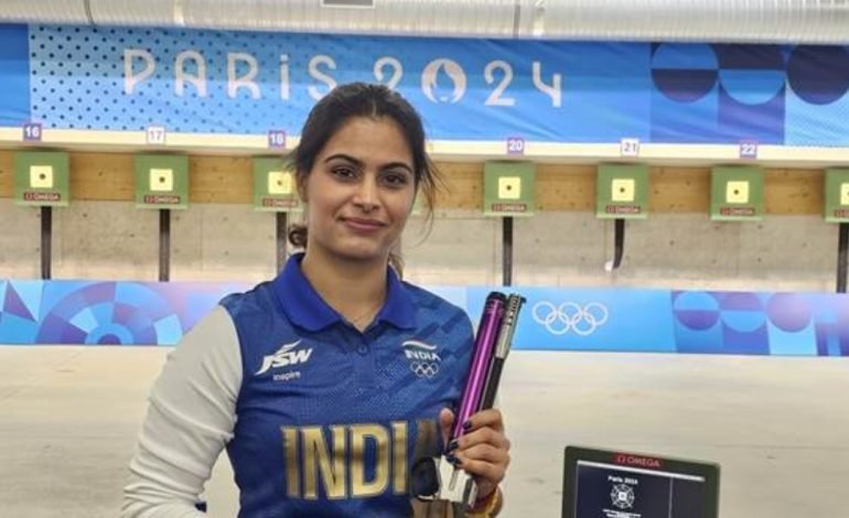 पॅरिस ऑलिम्पिकमध्ये नेमबाजीत महिलांच्या 10 मीटर एअर पिस्तूल प्रकारात मनू भाकरने पटकावले कांस्यपदक