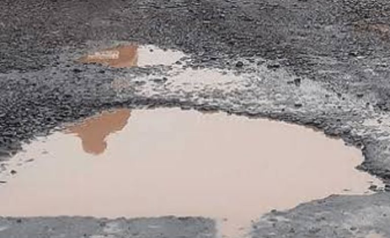 महामार्गावरील खड्डे व अन्य तक्रारींच्या अनुषंगाने पालकमंत्री शंभूराज देसाई घेणार सोमवारी बैठक