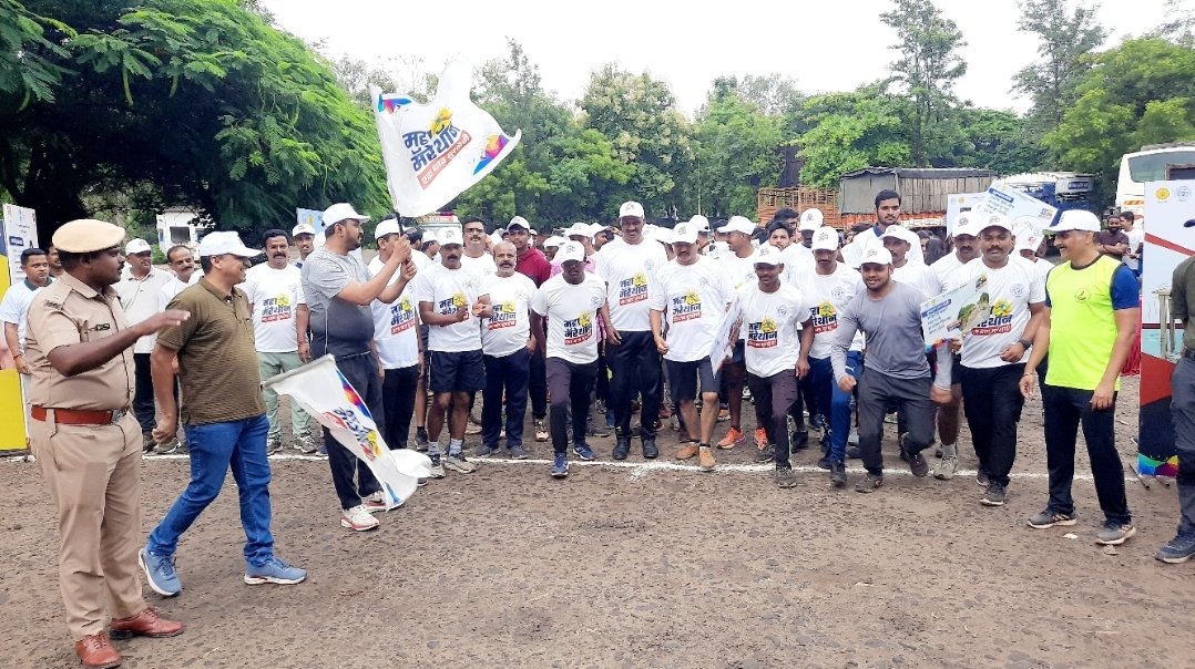 सातारा शहरात एक धाव सुरक्षेची मिनी मॅरेथॉन स्पर्धा उत्साहात