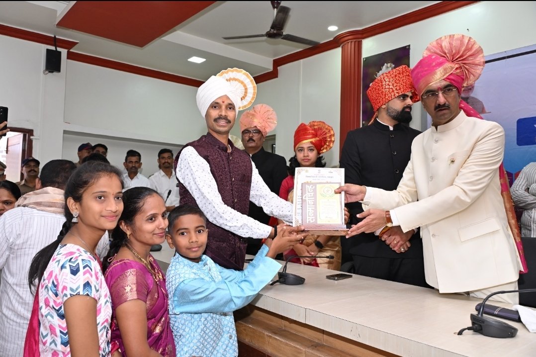 सुहास भोसले जिल्हास्तरीय आदर्श पोलीस पाटील पुरस्काराने सन्मानित