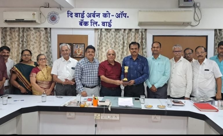 एलआयसीच्या योजनांद्वारे जीवन सुखकर करावे – अनिल देव