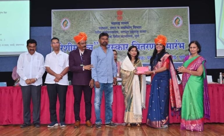 रेशीम शेतीमुळे शेतकऱ्यांच्या जीवनात समृध्दी येईल – उपसंचालक श्री.महेंद्र ढवळे