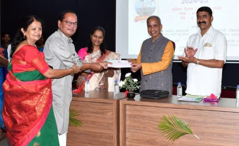 प्रसिद्ध कलाशिक्षक चंद्रकांत ठाणे यांचेकडून वाई कन्याशाळेस रु. ५० हजारांची देणगी