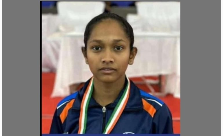 आपल्या तलवारबाजीने विश्वाला गवसणी घालणारी आर्या…