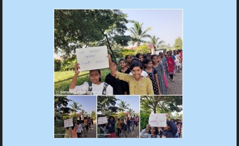 फुलांची उधळण करणाऱ्या जागतिक वारसा स्थळ कास पठरावर हेरिटेज वॉकच्या माध्यमातून मतदान जनजागृती