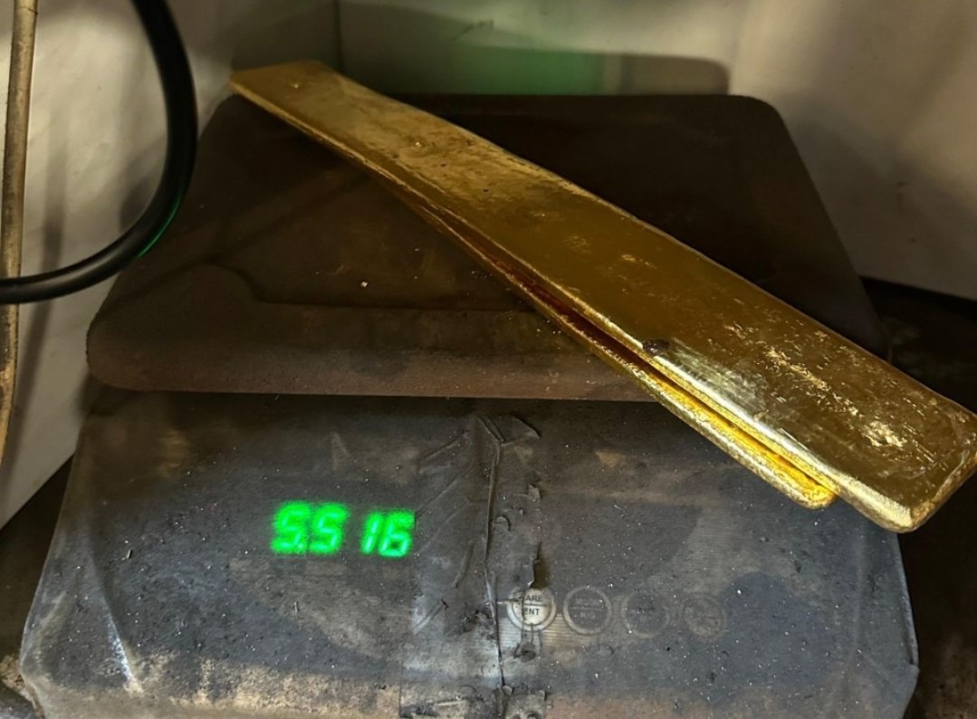 ‘डीआरआय’ने मुंबईत सोन्याची तस्करी करणाऱ्यांवर केली मोठी कारवाई; 19.6 कोटी रुपये मूल्‍याचे सोने,चांदी आणि रोख रक्कम केली जप्त