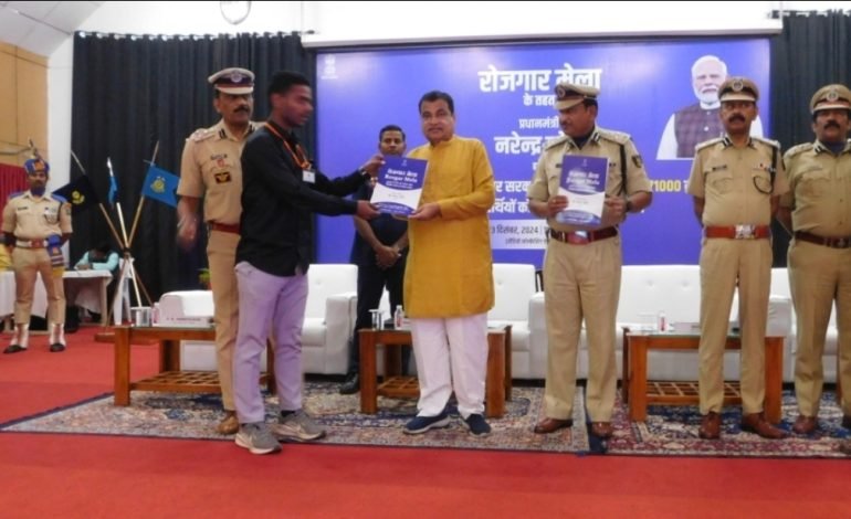 शासकीय नोकऱ्यांमध्ये नवनियुक्तांनी आपल्या अंगभूत तसेच व्यक्तिगत कौशल्याचा विकास करून केवळ नोकरी मागणारे नव्हे तर नोकरी देणारे व्हावे – केंद्रीय मंत्री नितीन गडकरी