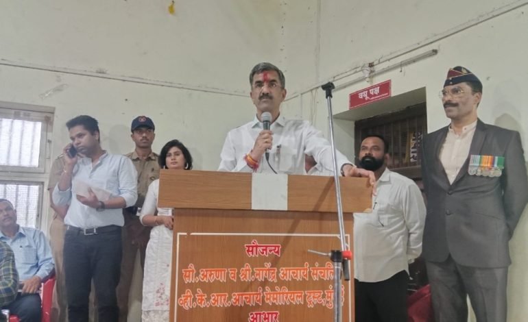 माजी सैनिक कल्याण मंत्री शंभूराज देसाई यांची अपशिंगे (मिलिटरी) गावाला भेट