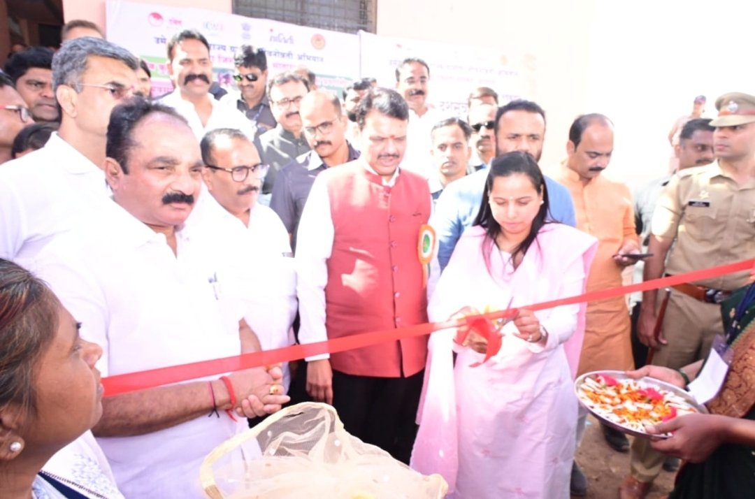 क्रांतीज्योती सावित्रीबाई फुले यांच्या द्विशताब्दी पर्यंत स्मारकाचे काम पूर्ण करा – मुख्यमंत्री देवेंद्र फडणवीस