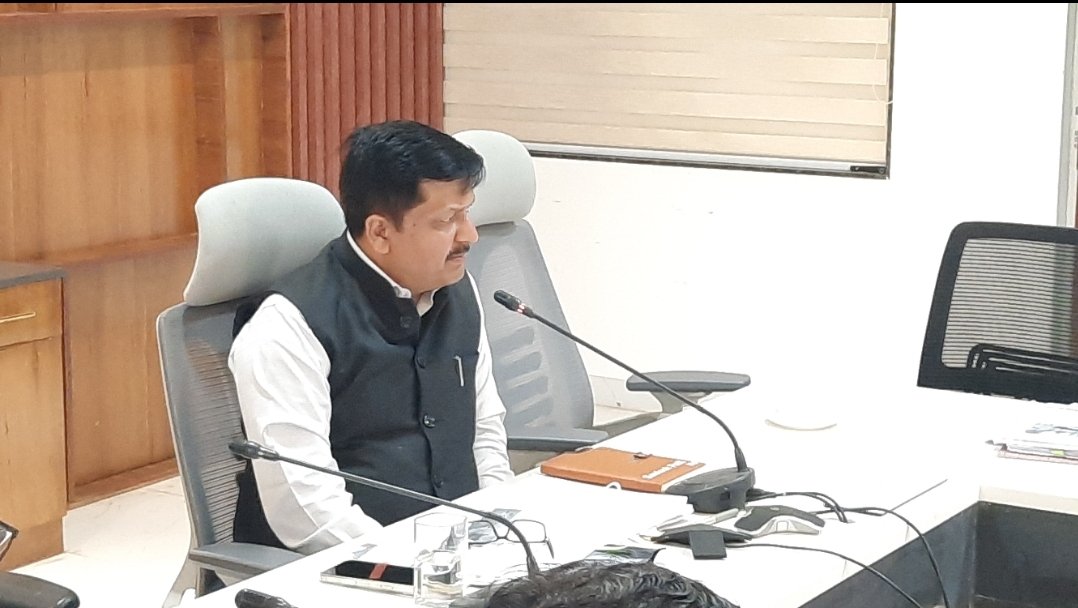 जिल्हा वार्षिक योजनेचा संपूर्ण निधी विहीत वेळेत खर्च करावा कामे गुणवत्तापूर्ण होण्यासाठी यंत्रणानी सतर्क रहावे – जिल्हाधिकारी संतोष पाटील