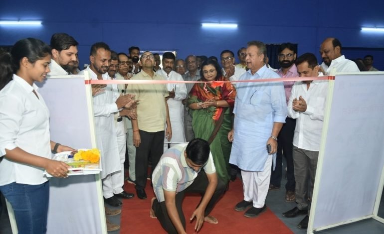 प्रजासत्ताक दिनाच्या मुहूर्तावर संपन्न झाला आंतरराष्ट्रीय दर्जाच्या बॅडमिंटन कोर्ट्स चा उदघाटन सोहळा