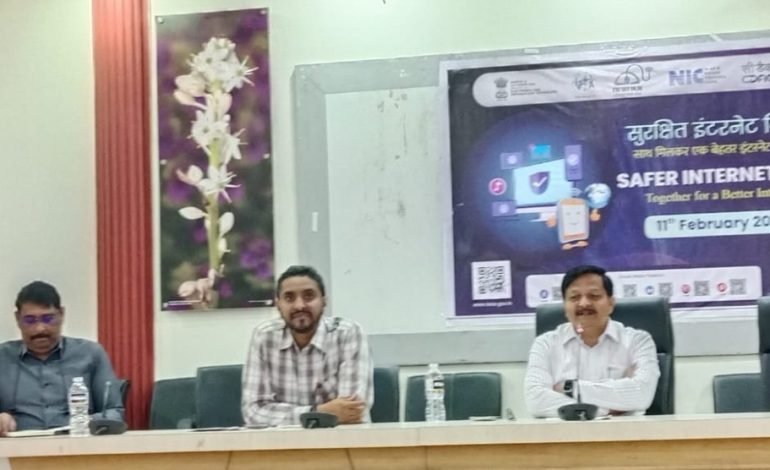 सुरक्षित इंटरनेट वापराबाबत कार्यशाळा संपन्न पैसे मागणाऱ्या अज्ञात नंबरवरील कॉल्सला उत्तर देऊ नका – जिल्हाधिकारी संतोष पाटील