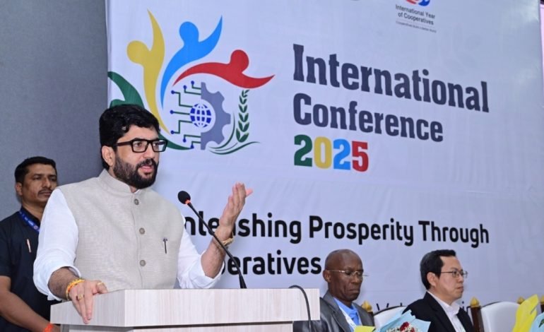 ‘सहकारातून समृद्धी’ हे उद्दिष्ट साधण्यासाठी सहकाराचे शिक्षण देणारे विद्यापीठ लवकरच तयार होईल: मुरलीधर मोहोळ