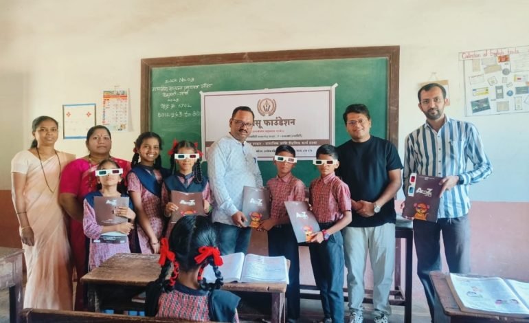 आंतरराष्ट्रीय महिला दिनानिमित्त हेमवसू फाउंडेशनतर्फे . दि मॉडेल इंग्लिश स्कूल, सैतवडे येथील विद्यार्थ्यांना 3D पुस्तकांचे वाटप