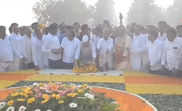 स्व.यशवंतराव चव्हाण यांच्या जयंतीनिमित्त उपमुख्यमंत्री अजित पवार यांनी केले समाधी स्थळी अभिवादन