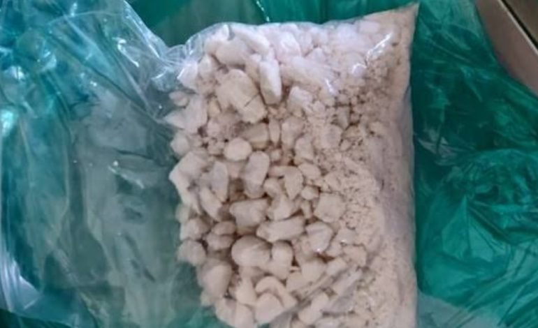 मुंबई सीमाशुल्क विभागाच्या कारवाईत छत्रपती शिवाजी महाराज आंतरराष्ट्रीय  विमानतळावर परदेशी प्रवाशाकडून 7.85 कोटी रुपयांचे कोकेन जप्त