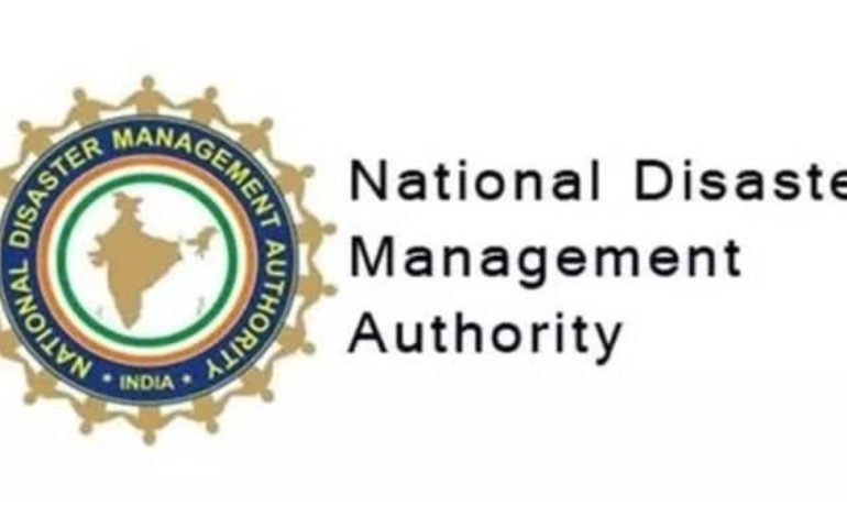 काश्मीरमध्ये अडकलेल्या पर्यटकांसाठी जिल्हा आपत्ती व्यवस्थापन’च्या हेल्पलाइनवर संपर्क साधण्याचे आवाहन