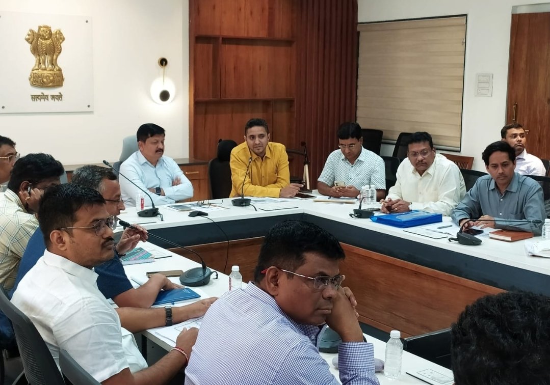 तालुका व गावपातळीवर आढावा घेऊन मान्सुन पूर्व तयारीचे आराखडे 20 मे पूर्वी सादर करावेत – जिल्हाधिकारी संतोष पाटील