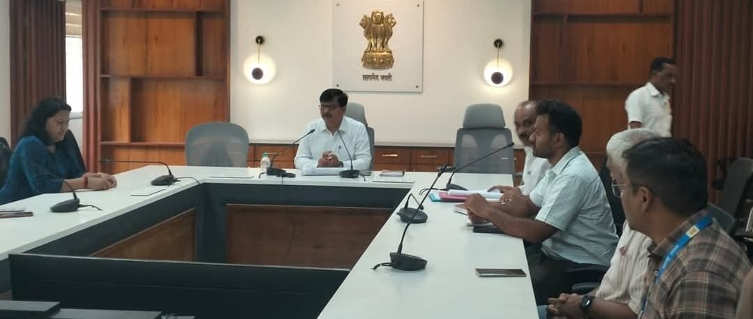 नागरिकांच्या शारिरीक व आध्यात्मिक विकासासाठी 21 जून रोजी संपूर्ण जिल्ह्यात आंतरराष्ट्रीय योग दिनाचे आयोजन करावे – जिल्हाधिकारी संतोष पाटील