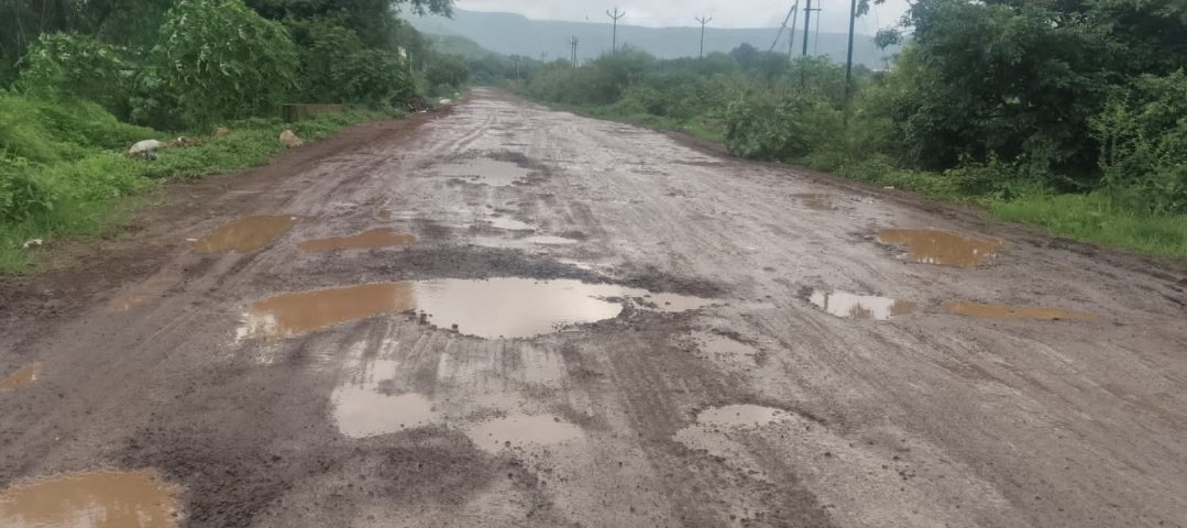 वाई मांढरदेव रस्त्याची दयनीय अवस्था