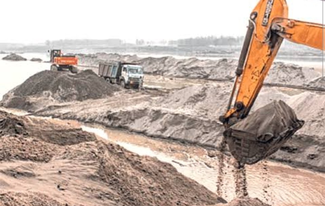 घरकुलांसाठी स्थानिक वाळू घाटांमधून पाच ब्रास वाळू तहसीलदारांमार्फत मोफत मिळणार – महसूल मंत्री चंद्रशेखर बावनकुळे