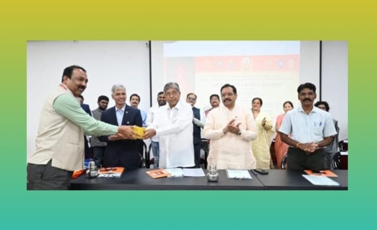 पूना कॉलेजचे प्राचार्य डॉ. इक्बाल शेख यांचा चंद्रकांत दादा पाटील यांच्या हस्ते सन्मान