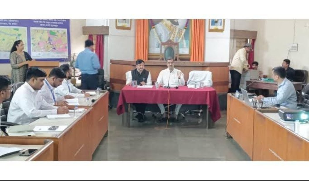 पालकमंत्र्यांनी घेतला सातारा नगरपालिकेच्या कामकाजाचा आढावा