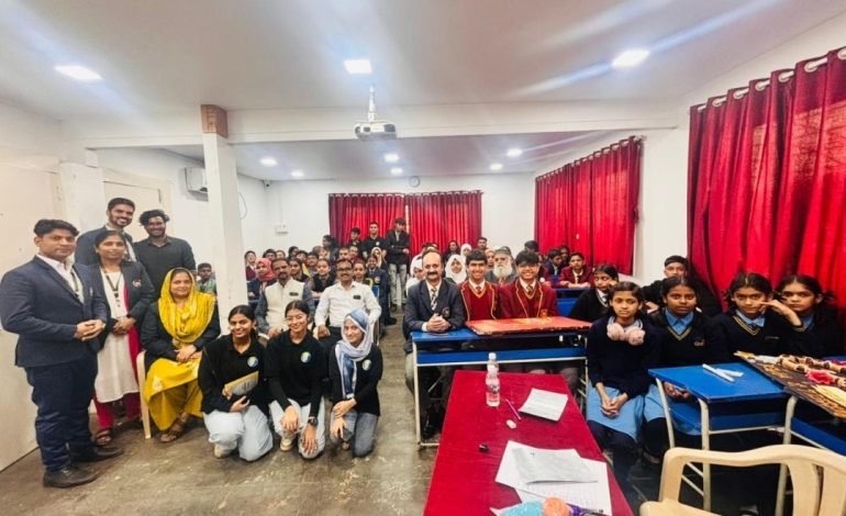 साप म्हणजे शत्रू नव्हे – मित्र !